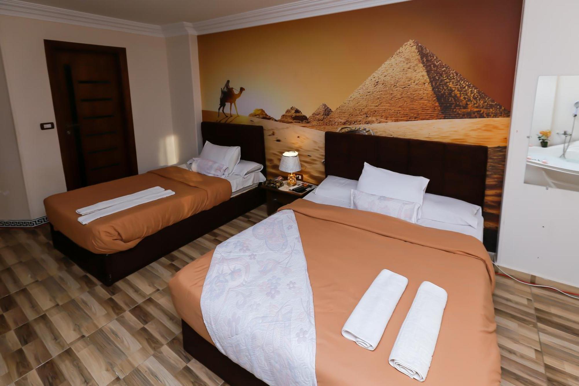 Luxury Panoramic Pyramids & Jacuzzi Inn El El Cairo Exterior foto